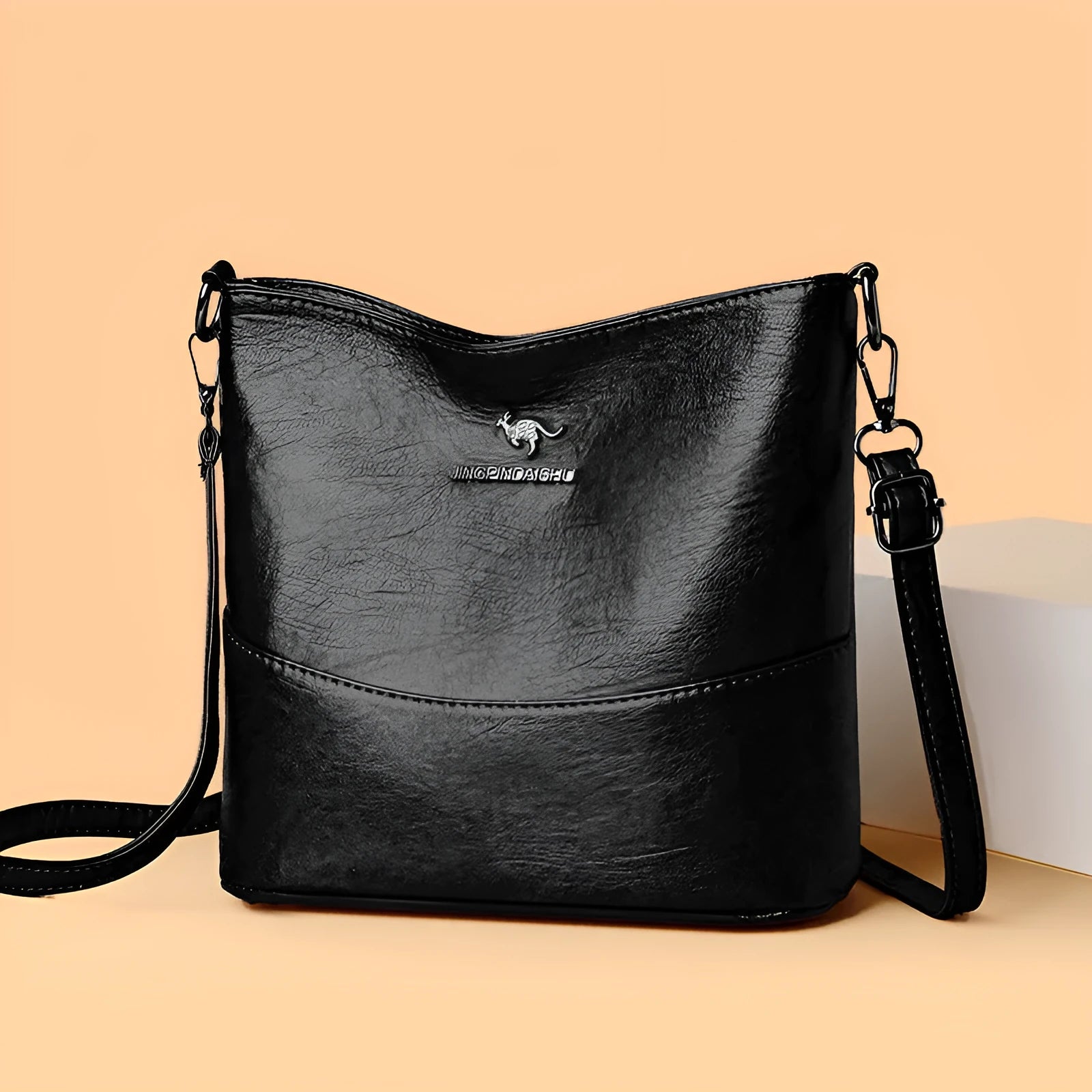 Women's soft leather shoulder bag in bucket style with large capacity and minimalist design