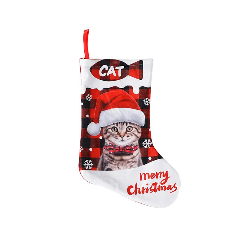 Green and black plaid cat printed on a 26x36cm cloth Christmas decoration.