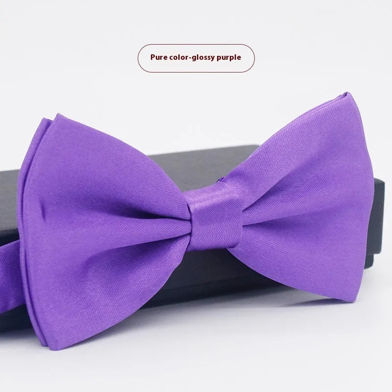 Men's solid colour pre-tied bow tie in flat head style on white background
