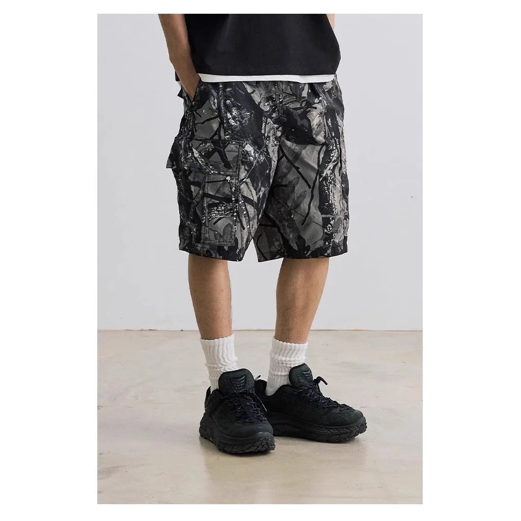 Loose casual straight-leg denim shorts with elastic waist in black or army green colour