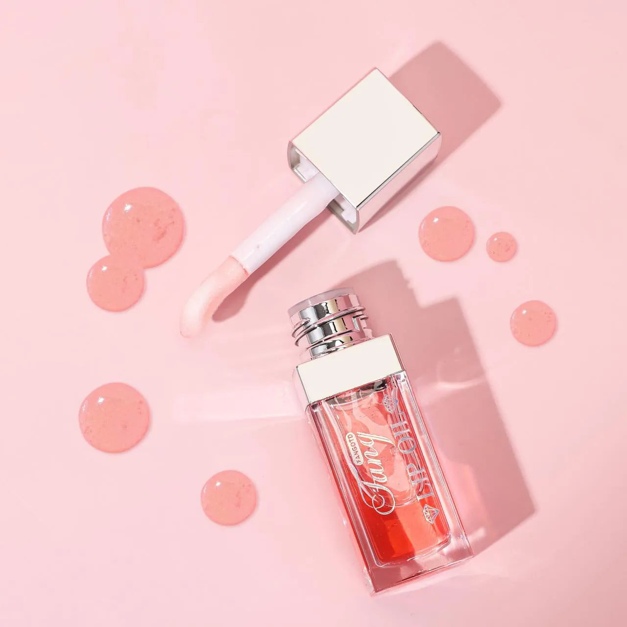 Five different shades of moisturising lip gloss mint lipstick with repairing properties