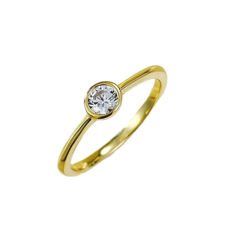 Minimalist silver ring with crown shape and linear details in platinum or gold finish