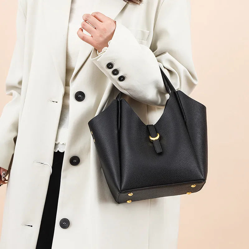 Genuine leather women's large capacity bucket handbag in retro style with internal file organisation