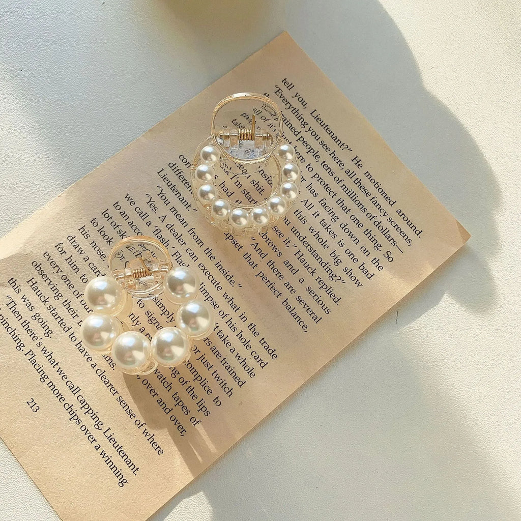Women's pearl hair barrette in big pearl colour, manual finish, front view