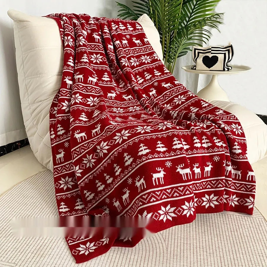 Christmas blanket with snowflake and reindeer patterns in acrylic material