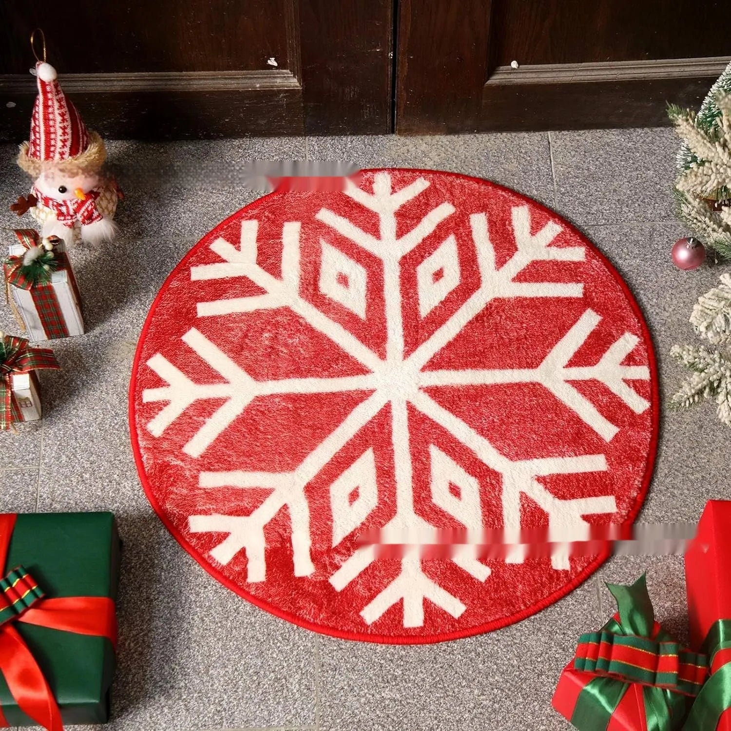 Christmas round polyester rug with festive printed design in soft cashmere-like texture