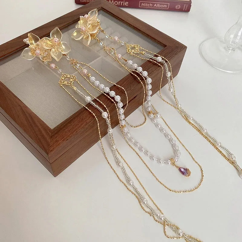 Women's hairpin with pearl, diamond and flower decorations featuring long tassel design and gold-colour grip