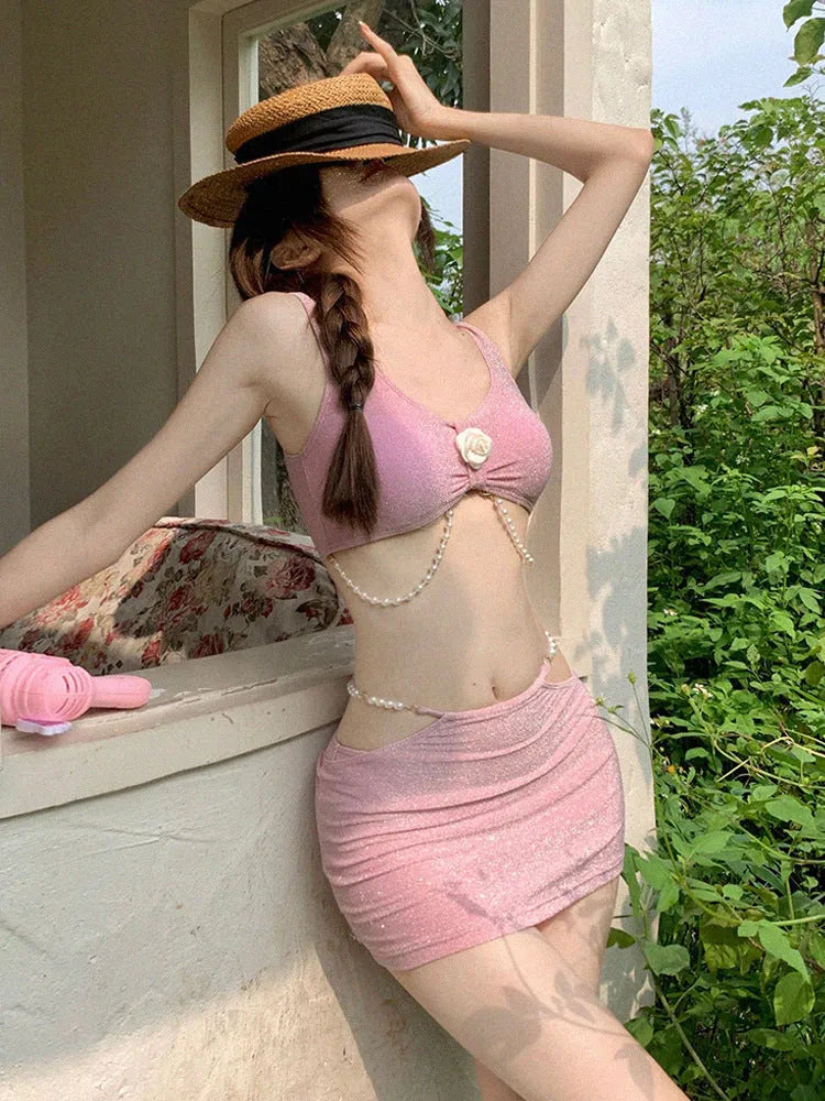 Bear Vacation three-piece polyester bikini set in pink or black for swimming