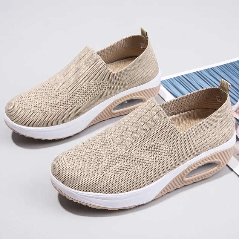 Women's black mesh running shoes with air cushion midsole and round toe on a grey background.