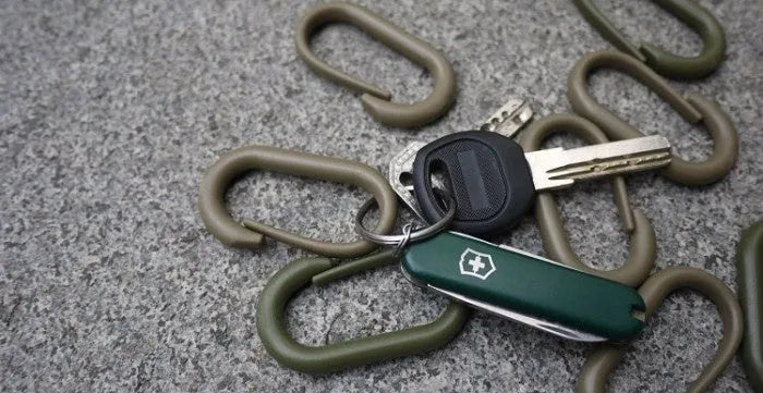 Plastic oval hanging buckle carabiner in POM, 50 by 20mm, shown in army green colour