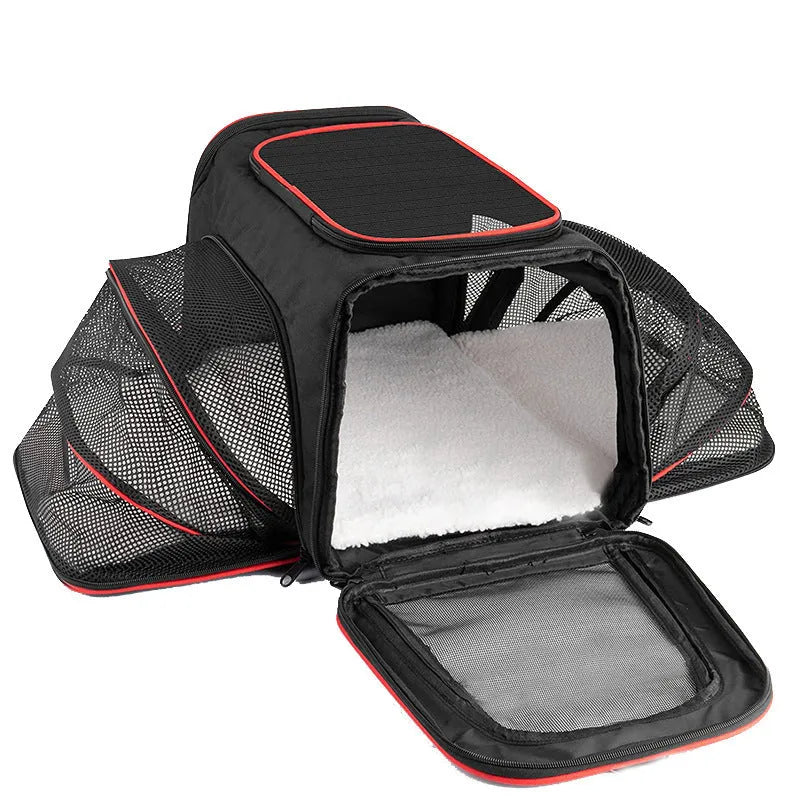 Cat carrier bag in 600D cation fabric with medium-soft construction and piping detail options