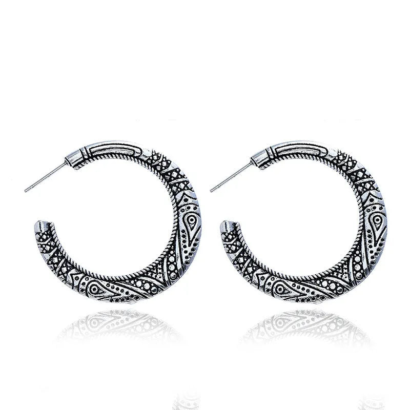 C-shaped vintage engraving earrings with street shot patterns in bronze or silver alloy metal