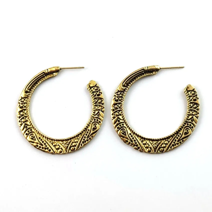 C-shaped vintage engraving earrings with street shot patterns in bronze or silver alloy metal