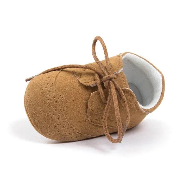 Vintage style baby soft sole walking shoes in synthetic leather available in multiple colours