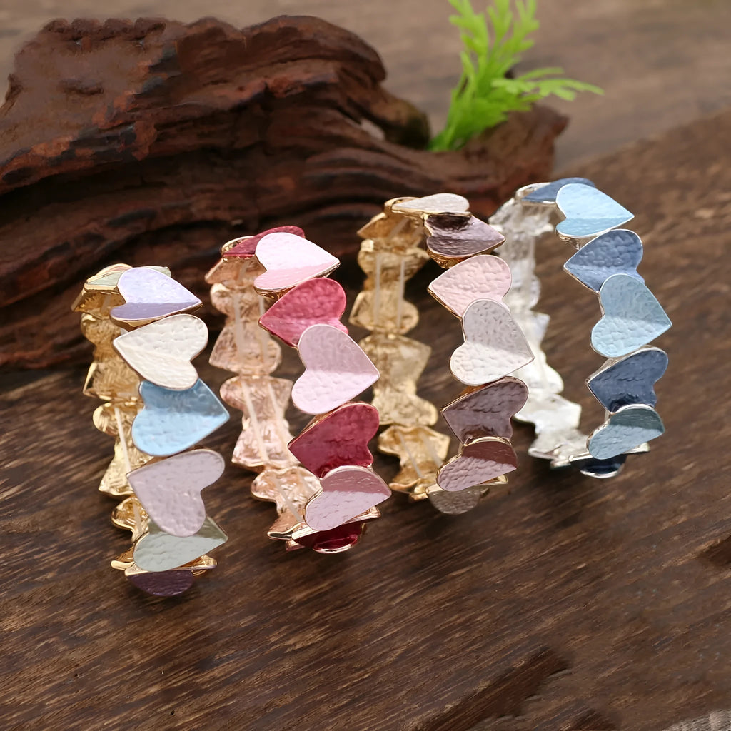 Heart-shaped alloy metal elastic bracelet with pink or blue colour options