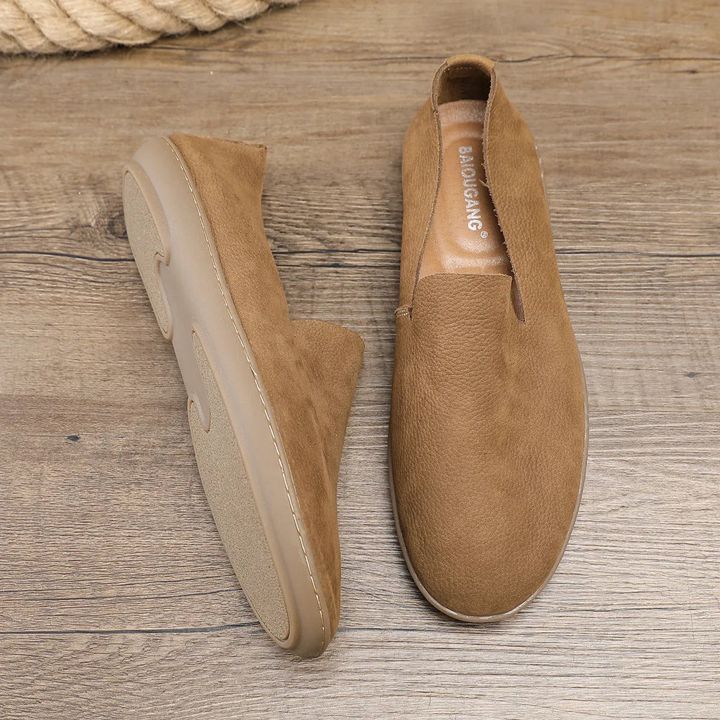 Handmade men's low-top shoes in khaki colour with wedge heel and rubber sole