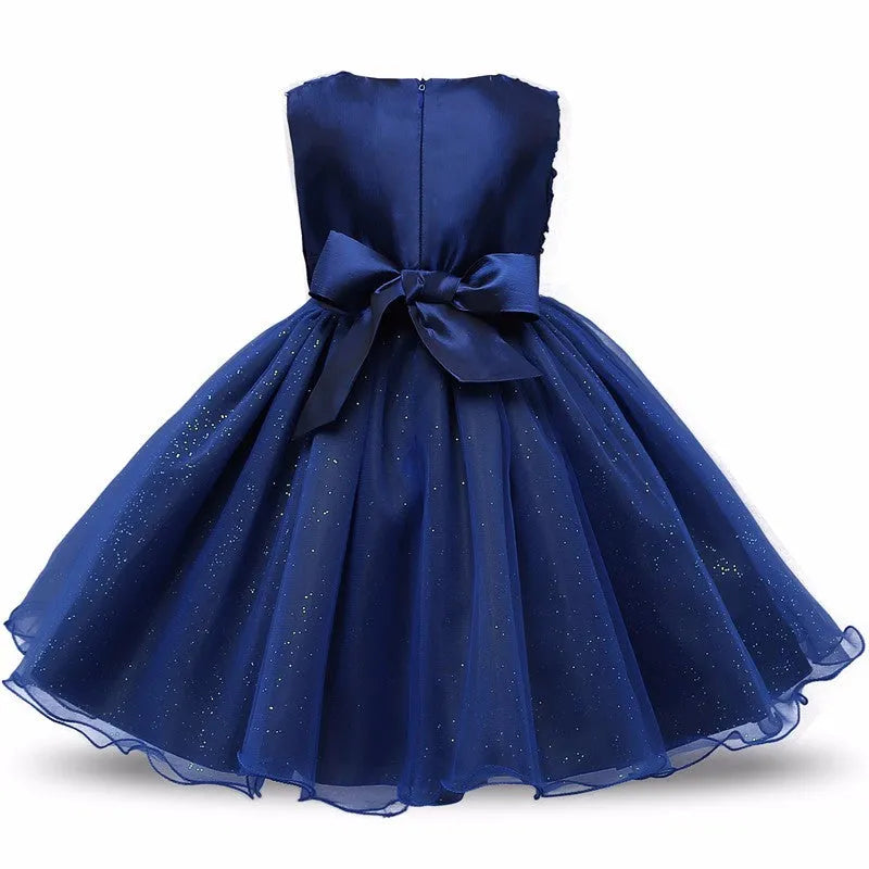 Girls princess flower dress in knee-length A-line style with floral pattern and bow decoration, sleeveless with O-neck collar
