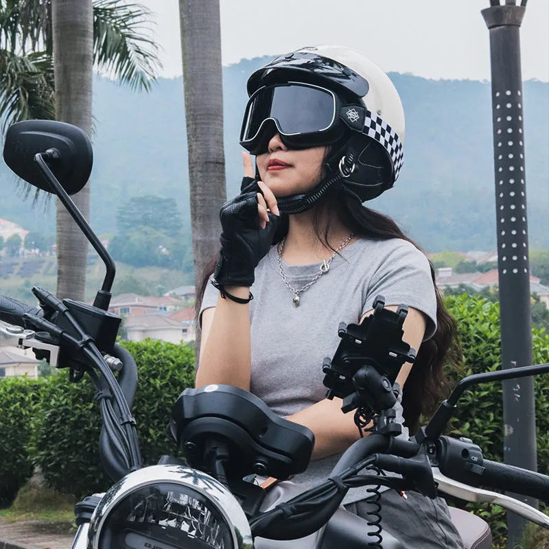 Retro style motorcycle helmet in ABS construction available in multiple colours and sizes