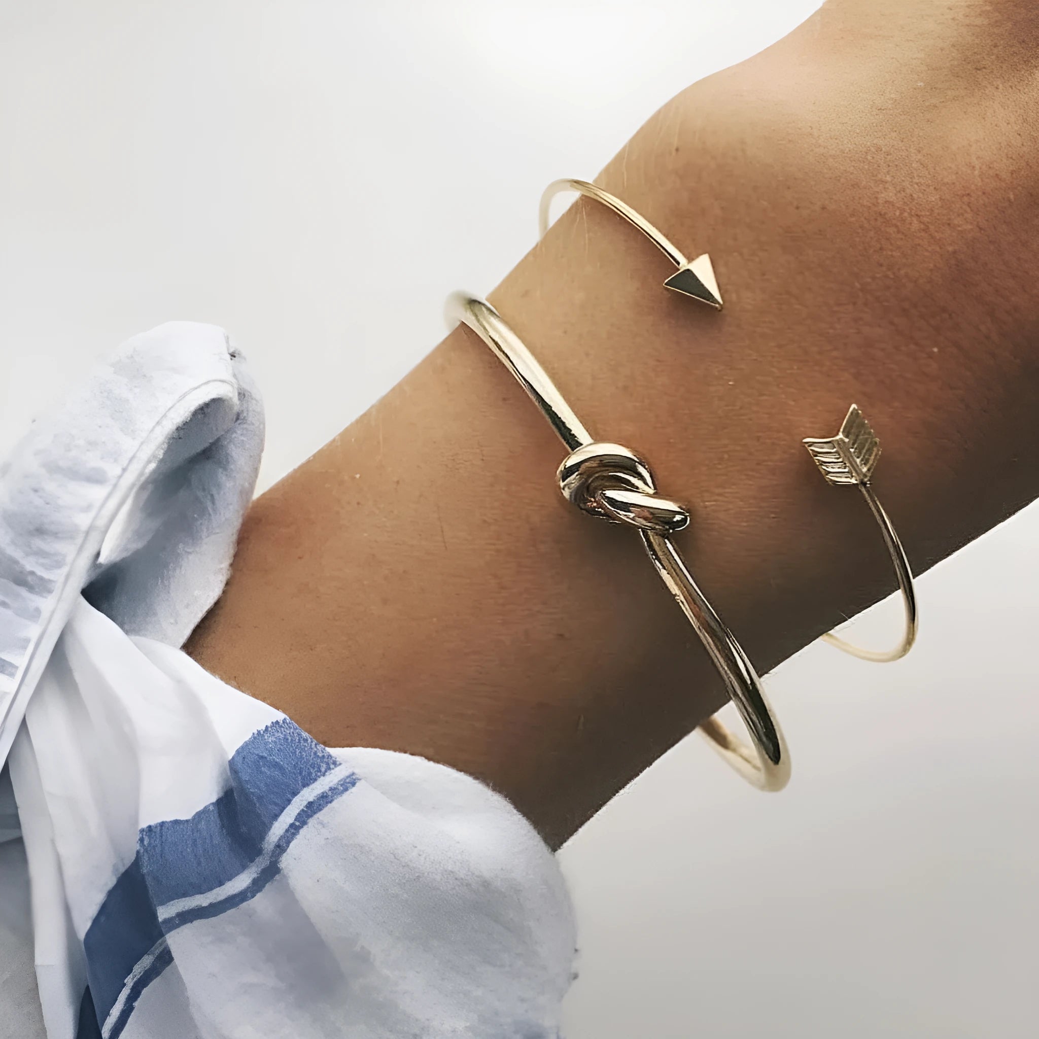 Women's vintage cuff bracelet with arrow and knotted design in gold electroplated alloy