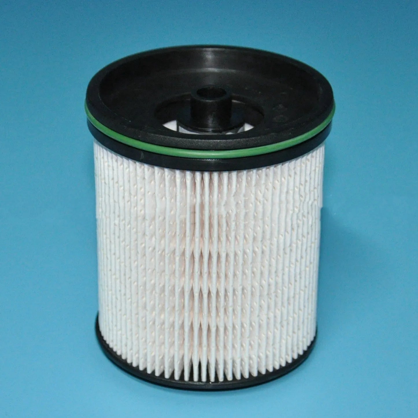 Diesel fuel filter assembly for Vauxhall and Opel Astra vehicles with sealing gasket included