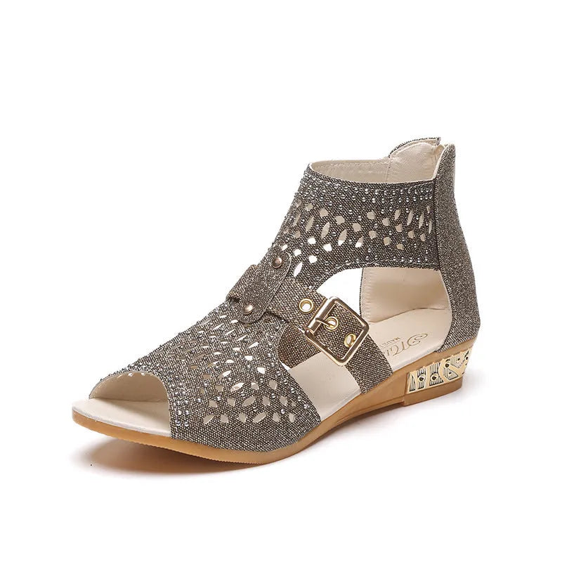 Women's beige patent leather flat sandals with wedge heel and back zipper closure