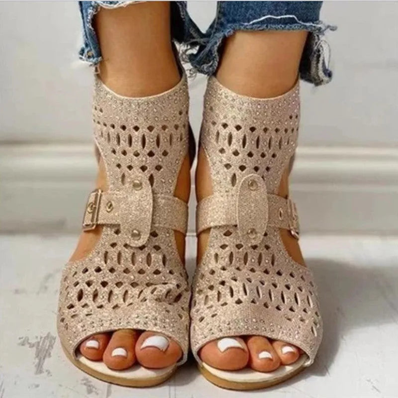 Women's beige patent leather flat sandals with wedge heel and back zipper closure