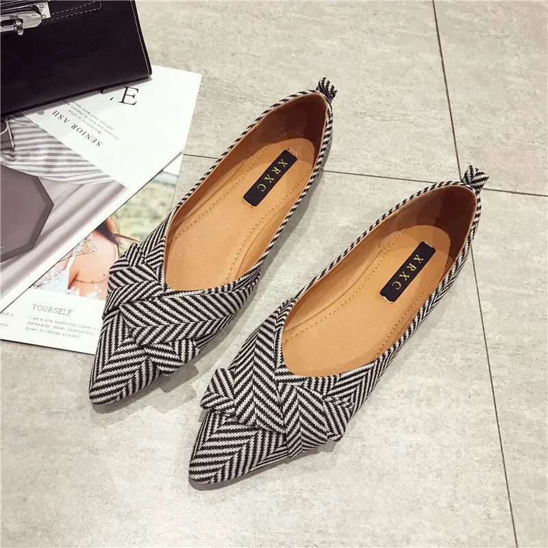 Women's red and black pointed toe single shoes with shallow mouth and low flat heel