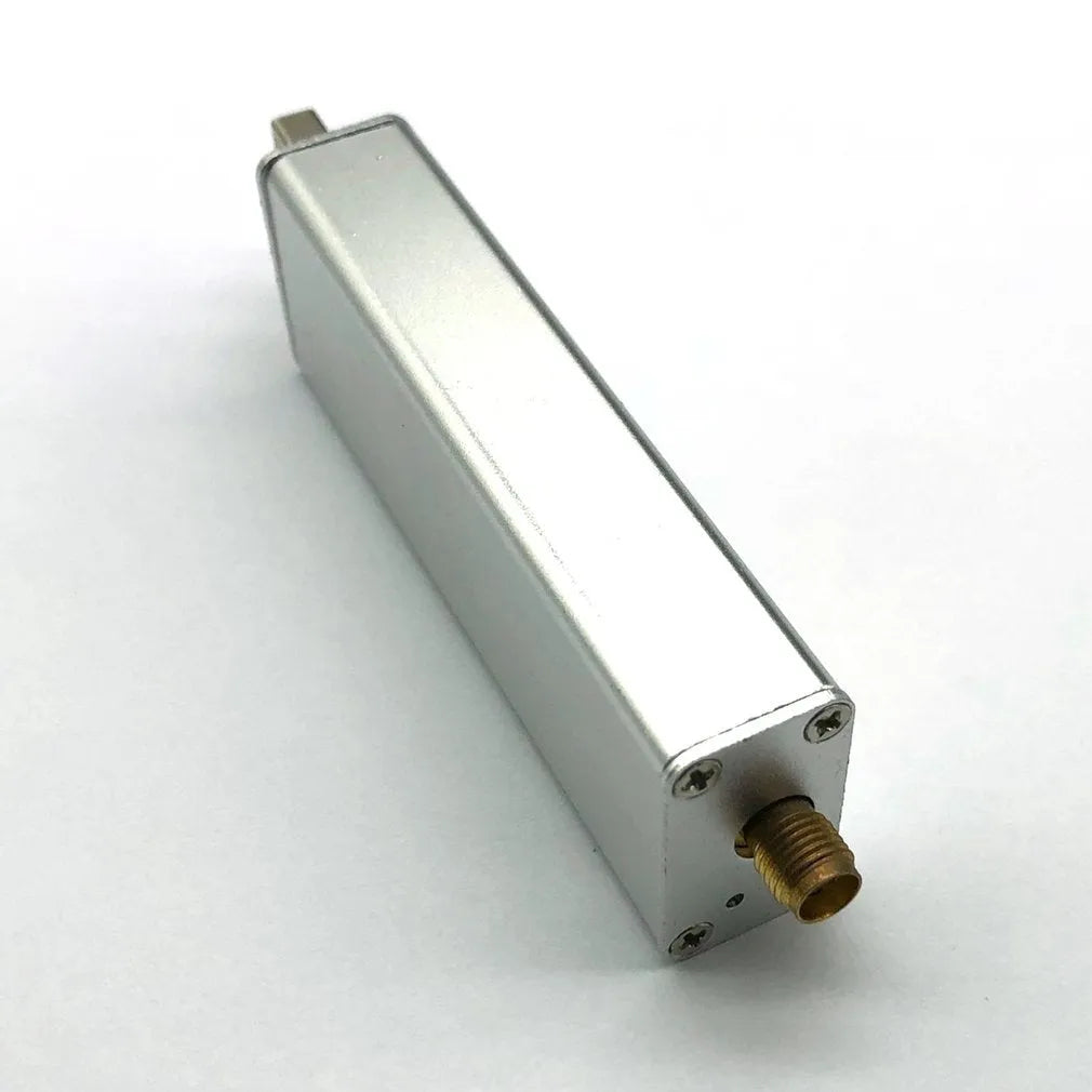 Black metal A300U software-defined radio receiver with SMA connector for 25MHz-1700MHz frequency coverage