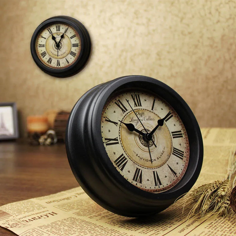 European retro style 6-inch round desk clock with silent alarm function and pointer display