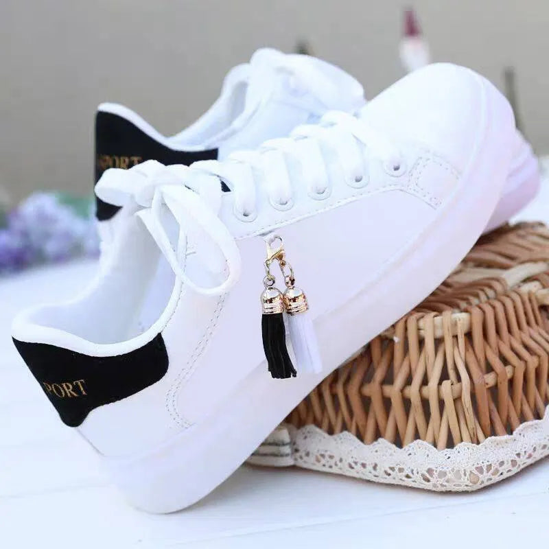 Women's white mesh flat casual shoes with a breathable lining and 4cm rubber sole.