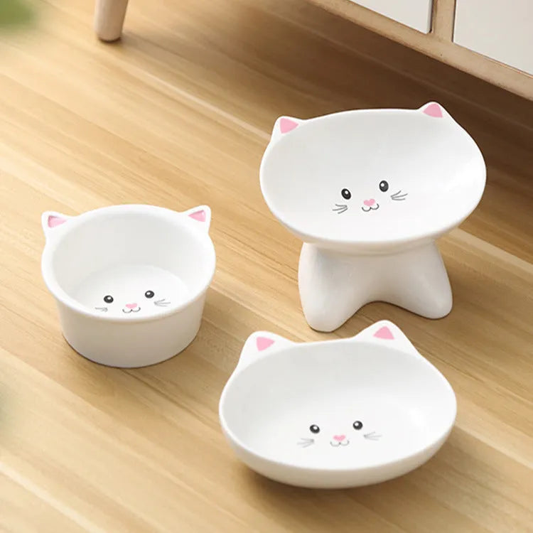 Small ceramic cat face shape pet food bowl in white porcelain for cats and dogs