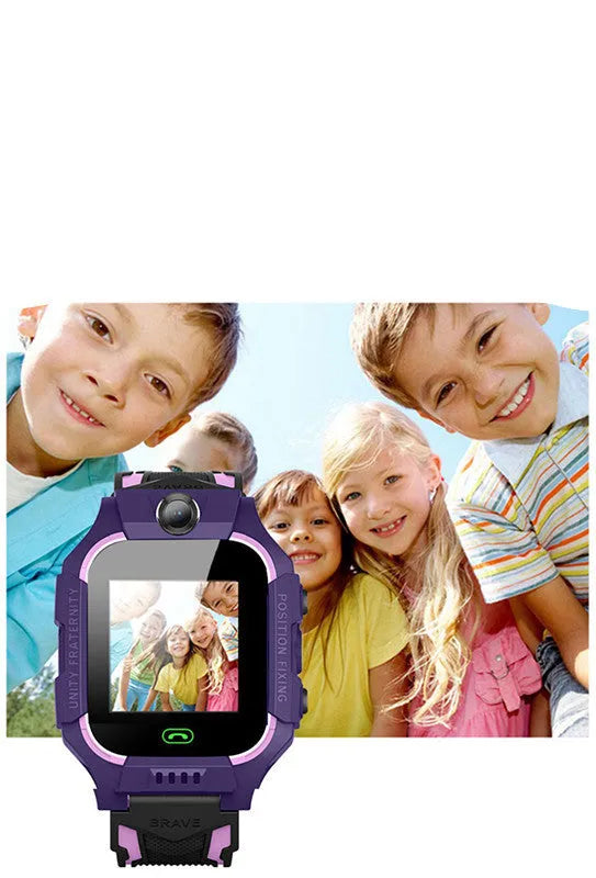 Z6 Q19 children's smart watch in green colour showing 1.44-inch touch screen display