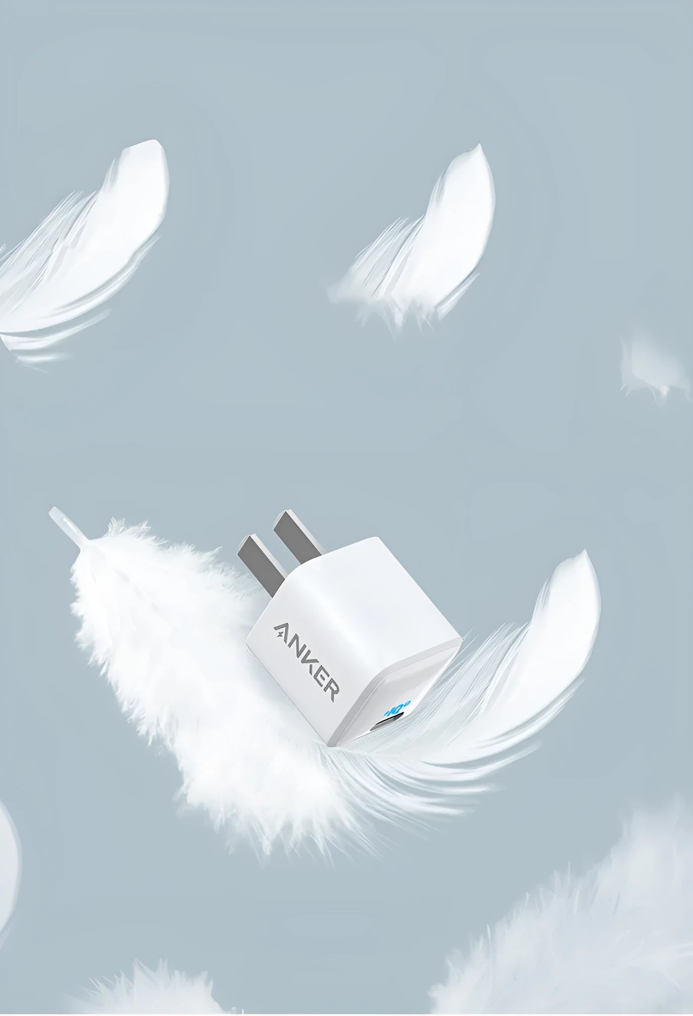 White 18W USB travel charger for mobile phones with 5V output and 600mA charging current