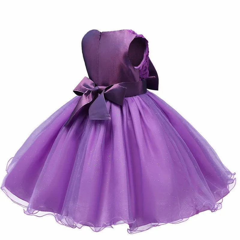 Girls princess flower dress in knee-length A-line style with floral pattern and bow decoration, sleeveless with O-neck collar