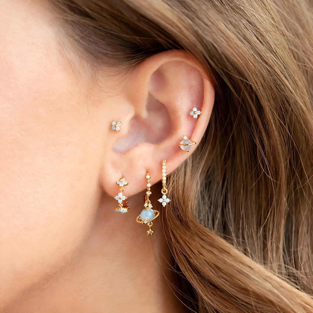 Flower-shaped ear studs with zircon mosaic detail in gold or silver Japanese Korean style