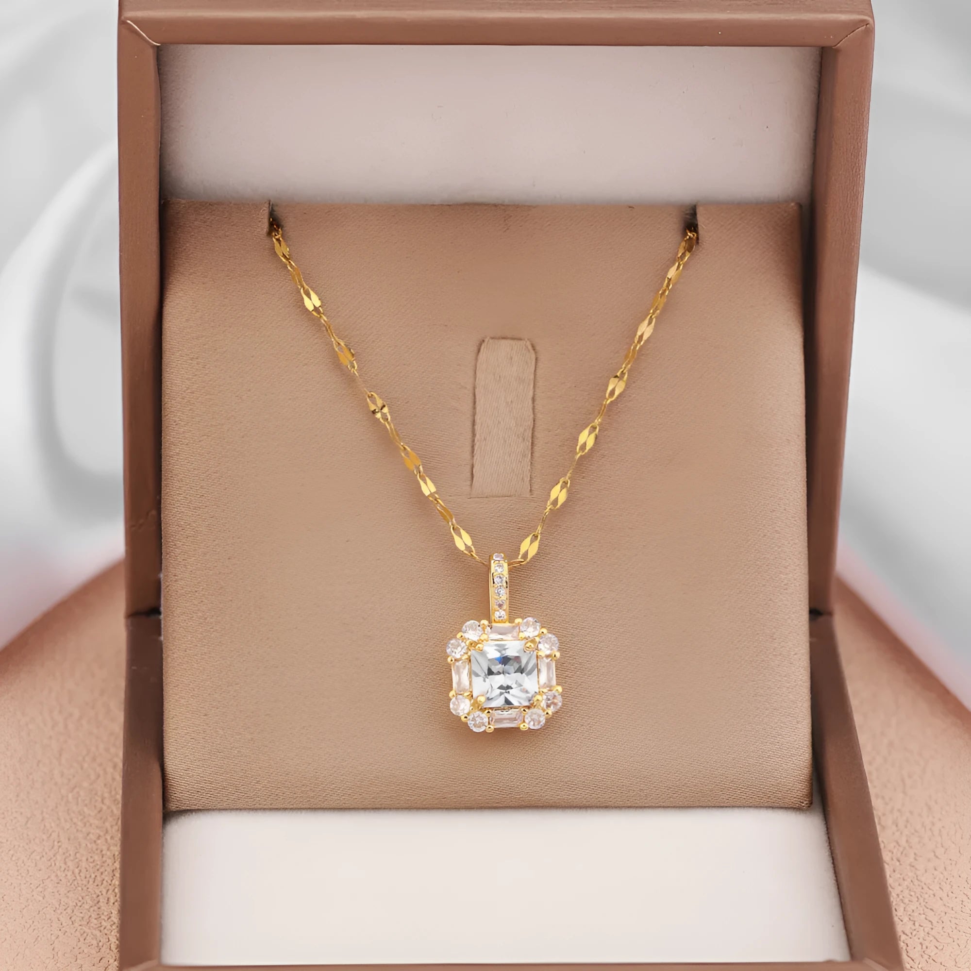 Women's geometric zircon titanium steel necklace with gold finish and adjustable chain