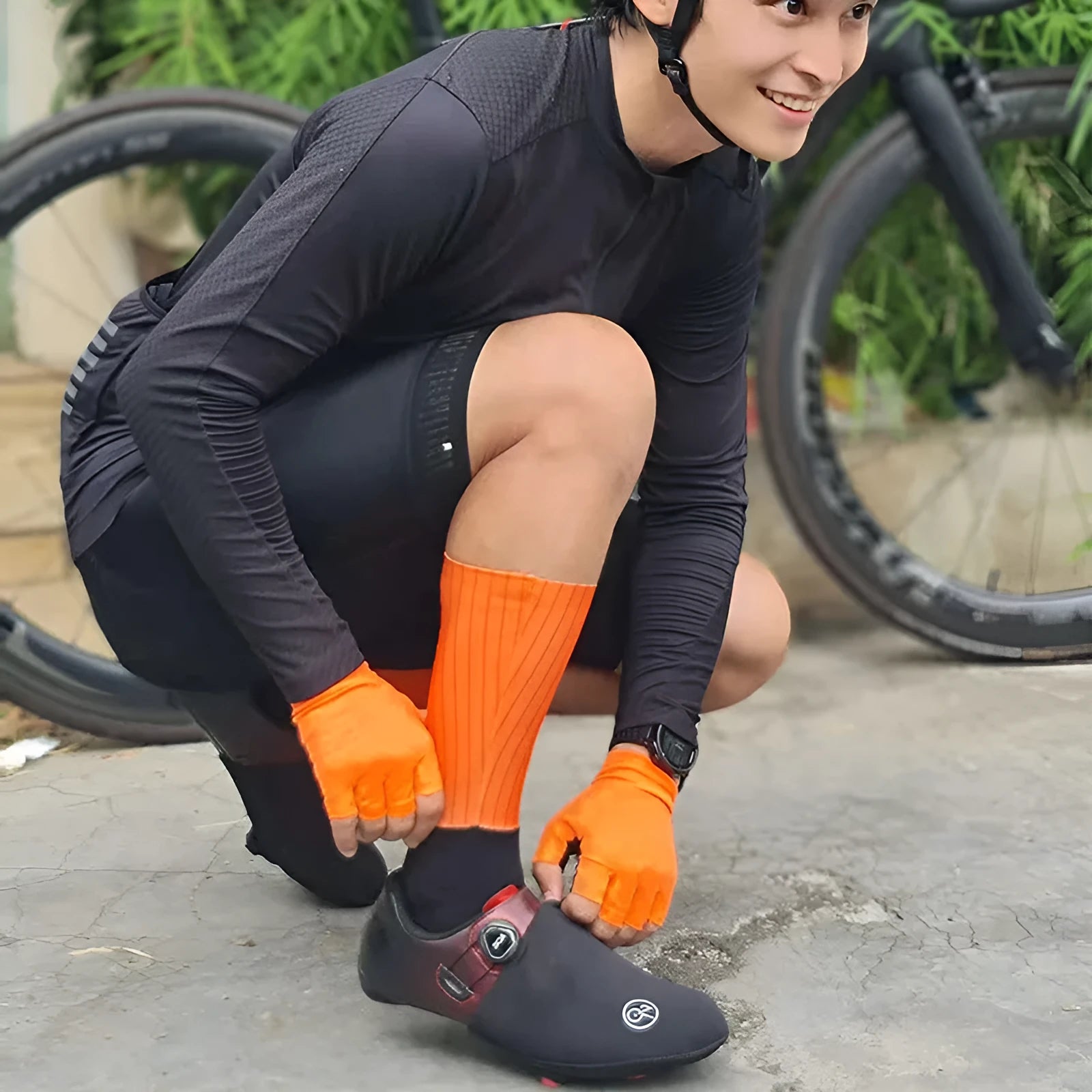 Athletic sports socks for running and cycling in chemical fibre blend fabric with moisture-wicking properties