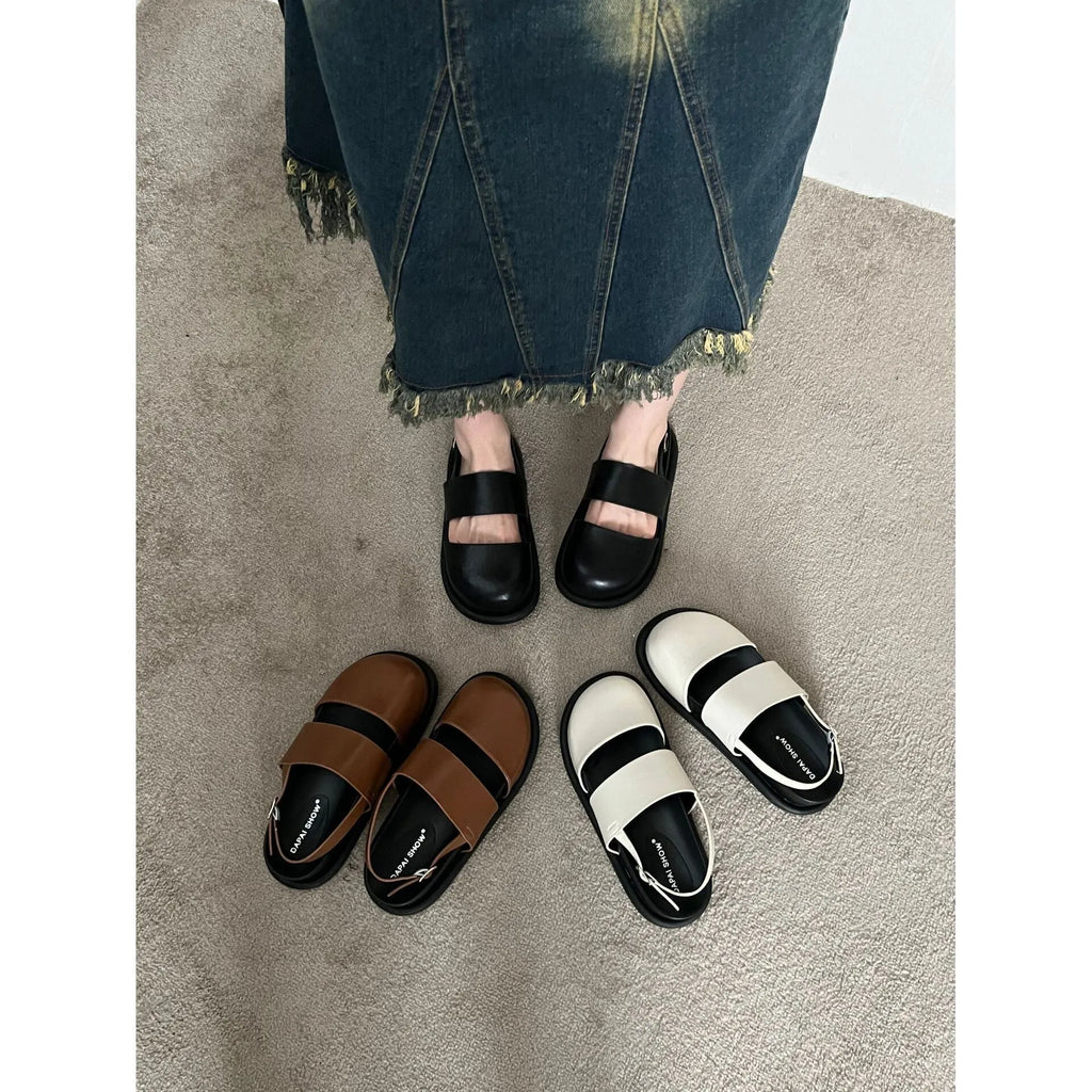 Retro sandals with adjustable ankle strap buckle in microfiber material, closed toe design