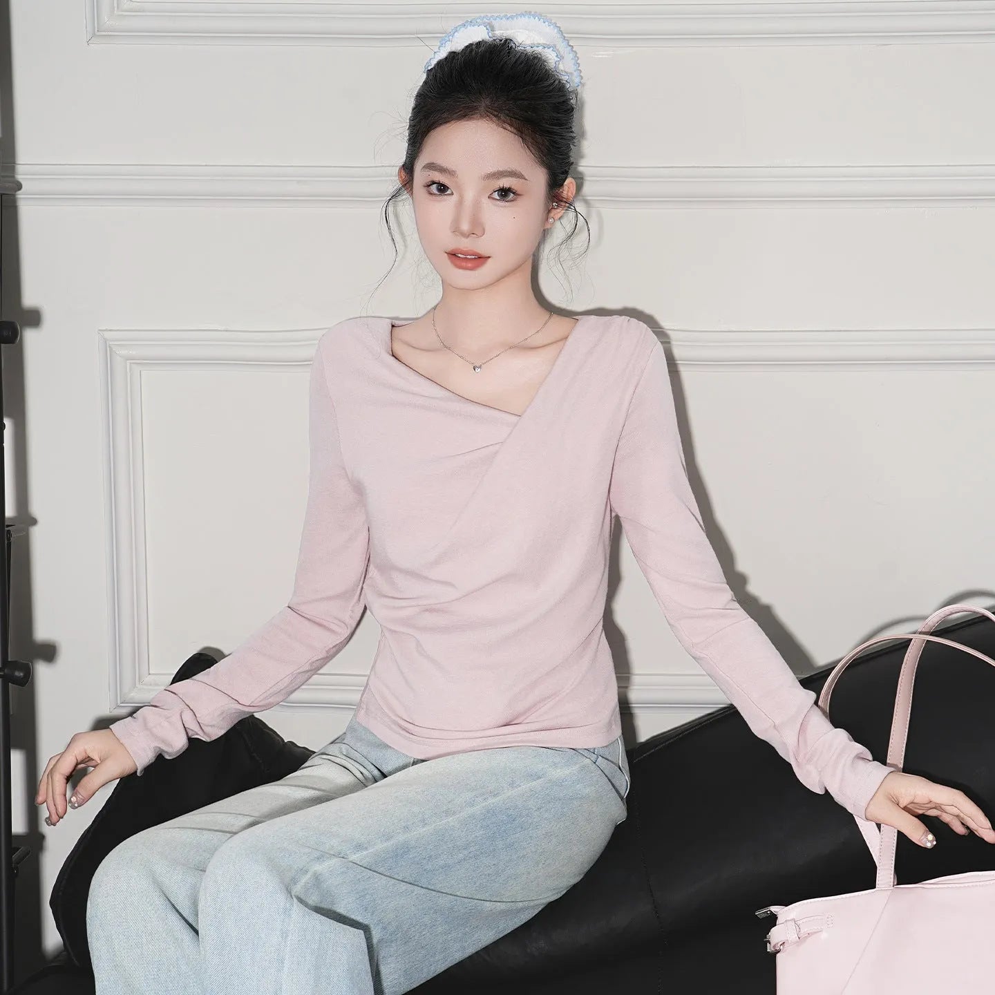 Off-shoulder cashmere long-sleeve top in light pink with pleated detail and slim fit