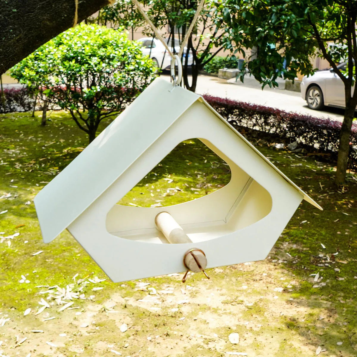 European-style modern iron bird nest decoration for outdoor garden bird shelter