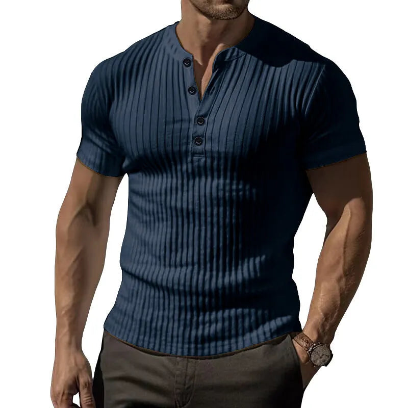 Men's slim-fit sports t-shirt in muscle cut design with polyester fabric