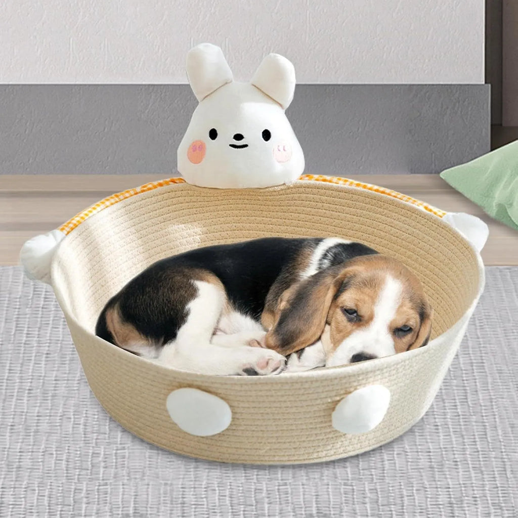 Woven cotton rope cat bed with integrated scratching surface in bear design
