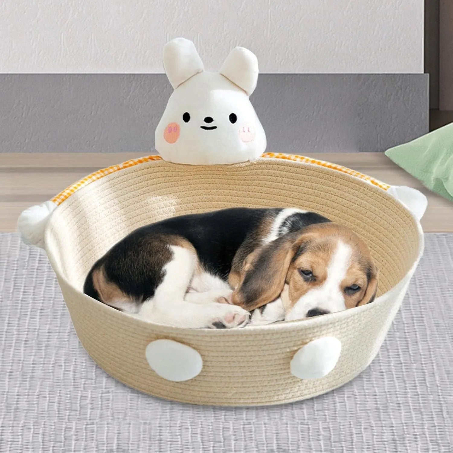 Woven cotton rope cat bed with integrated scratching surface in bear design