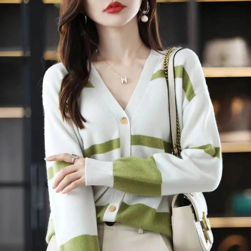 Women's 3D striped knitted cardigan with V-neck design in slim fit free size