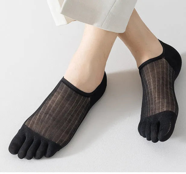 Modal five-finger boat socks in solid colours showing ultra-thin breathable construction