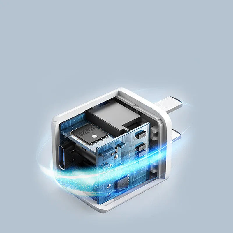 White 18W USB travel charger for mobile phones with 5V output and 600mA charging current