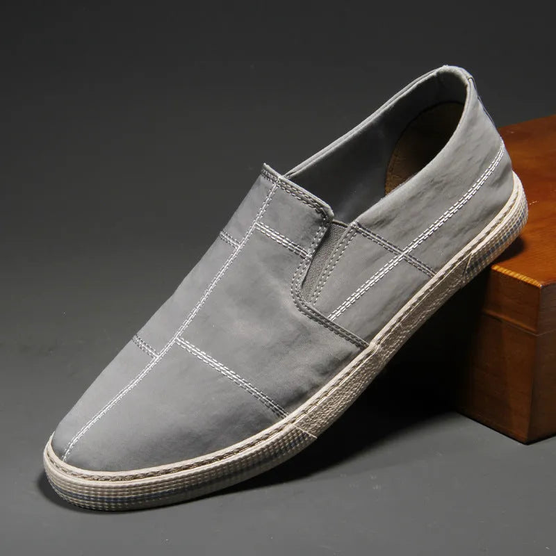 Men's slip-on canvas low-top shoes in all black with round toe and rubber sole