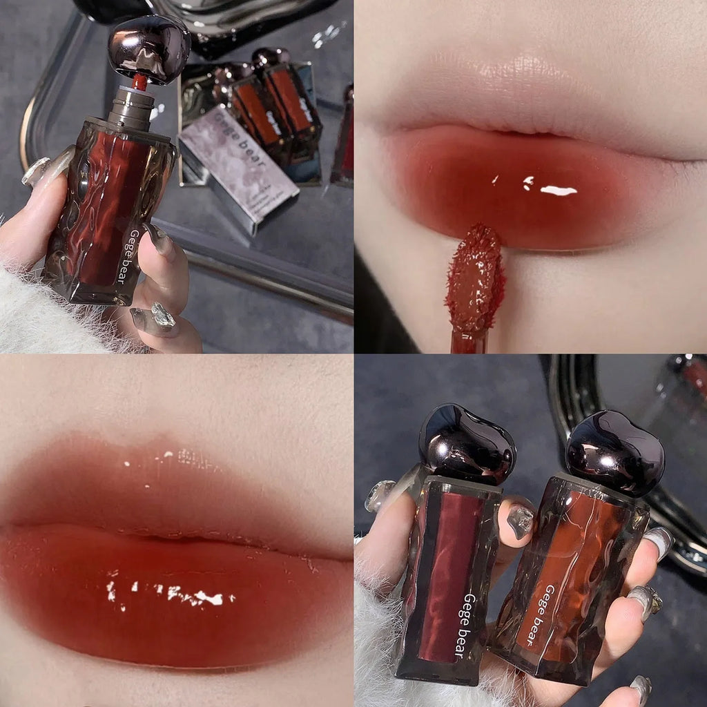Mirror lip lacquer applicator with water light finish in cosmetic packaging