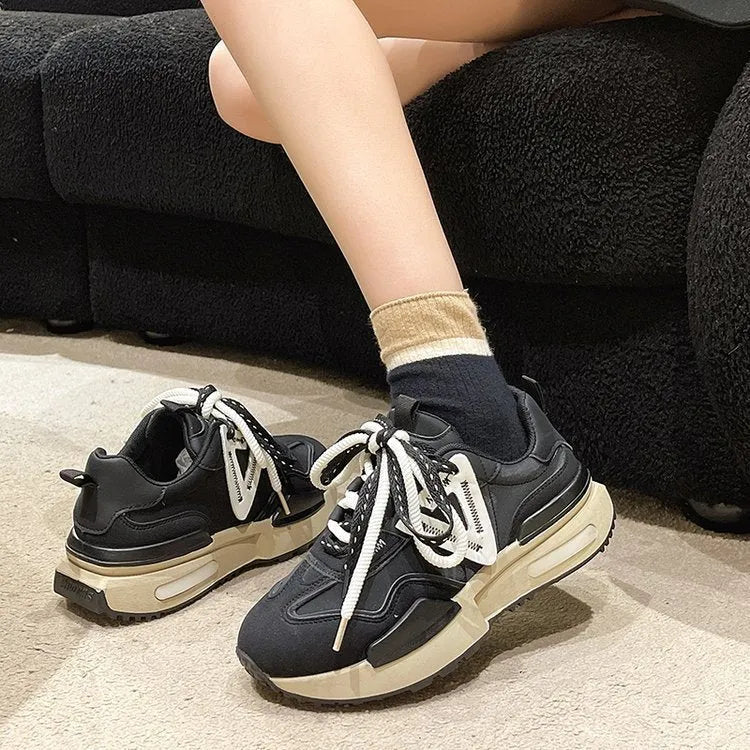 Retro platform sports shoes in black with round toe and front lace-up design