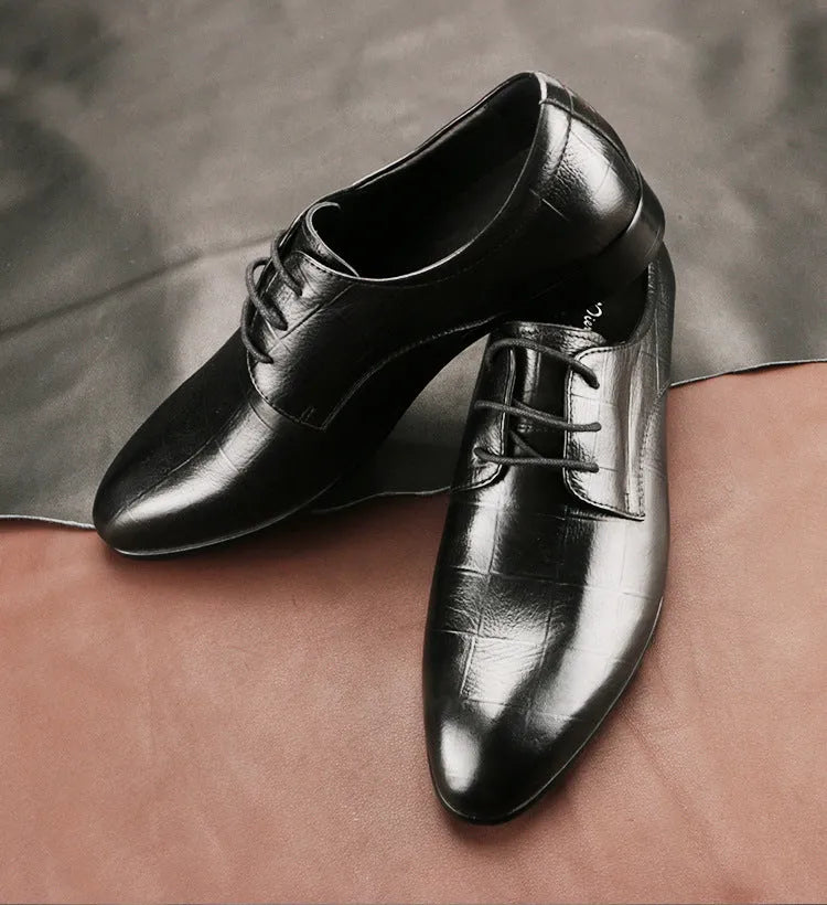 Men's black and brown checkered patterned cow leather derby shoes with pointed toe on a rubber sole.